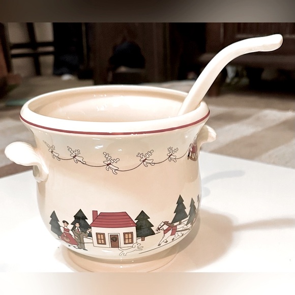 *Rare Find* Mason’s “Christmas Village” Ironware Soup Tureen & Ladle 1983-2013 - Picture 2 of 14